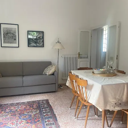 Con Giardino شقة